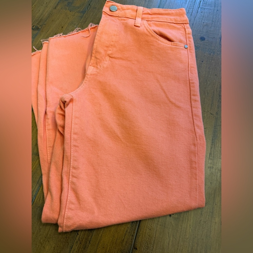 Just Black Denim scissor cut coral woman’s jeans. Size 28. Made in USA
